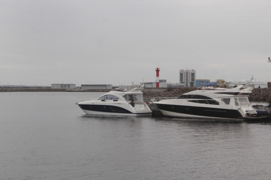 Яхта, купленная для прогулок по Неве, сгорела во время испытаний на Волге